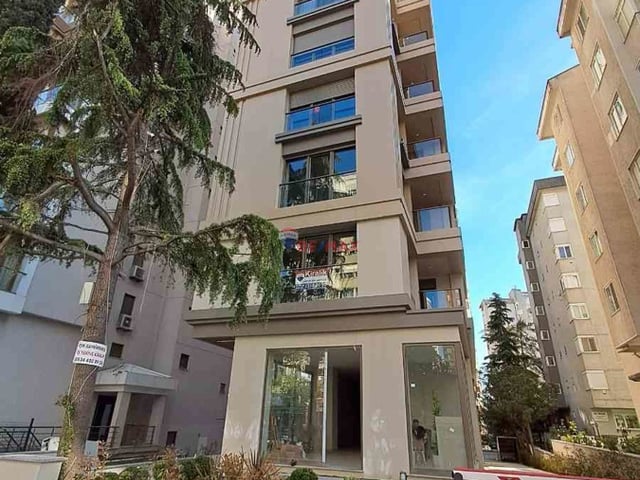 CEMİL TOPUZLU CADDESİ ÜZERİNDE TABELA DEĞERİ YÜKSEK  YEN BİNA DA 3+1