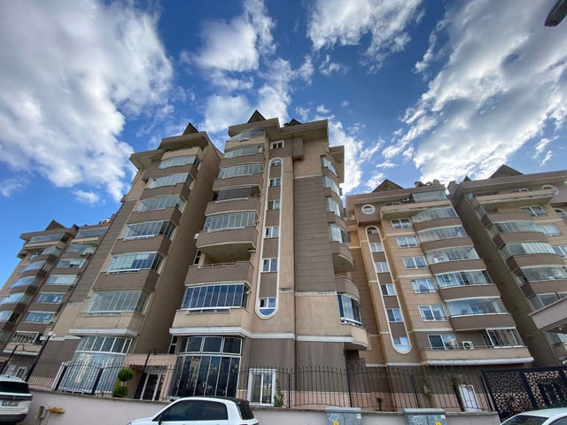 REMAX BEYAZ GÖLPARK2 SİTESİ KİRALIK 4 +1 DUBLEKS DAİRE