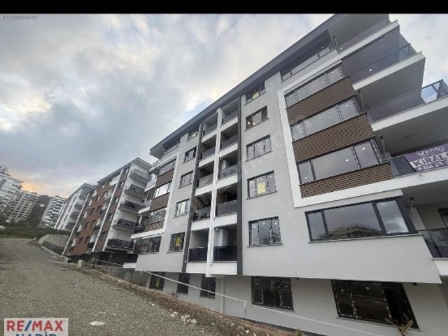 RE/MAX NADİRDEN ERİKLİMAN MAHALLESİNDE SIFIR GÖSTERİŞLİ DAİRE