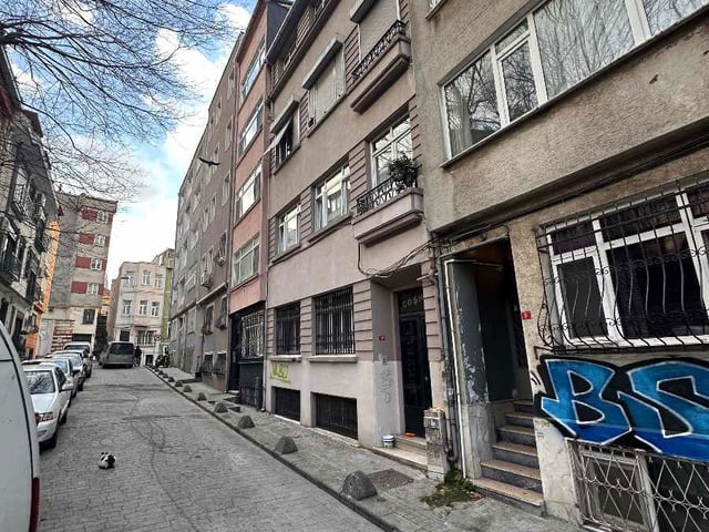 FİRUZAĞA'DA 1+1 SATILIK BAHÇE KAT DAİRE