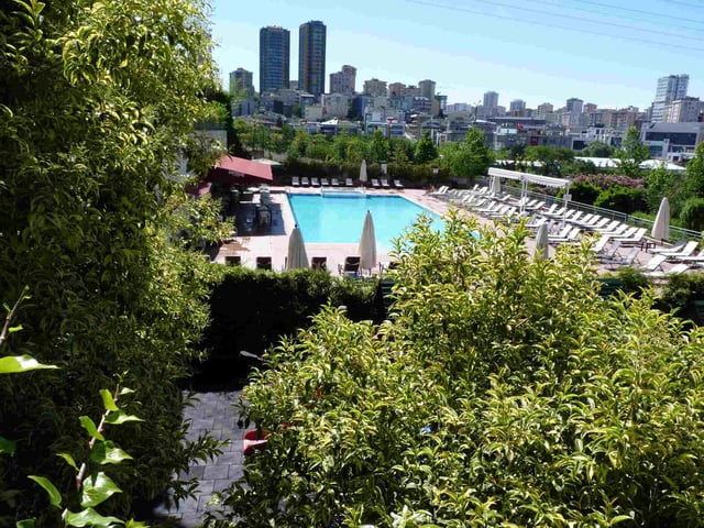 ATAŞEHIR AĞAOĞLU EBEVEYNLI TADILATLI 129M2 SATILIK 2+1 ŞIK DAIRE