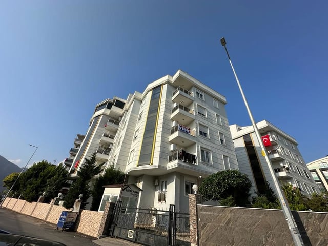 HURMA MAHALLESİ'NDE SITE IÇINDE HAVUZLU KİRALIK 2+1 DAİRE