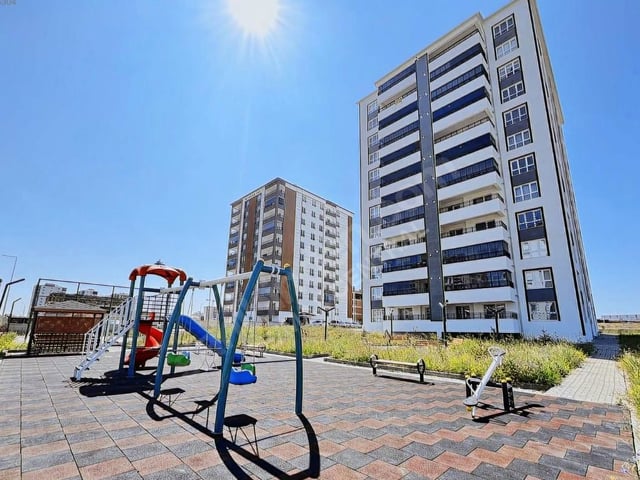 REMAX CENTRALDEN KILAVUZDA SİTE İÇİNDE EŞSİZ 3+1