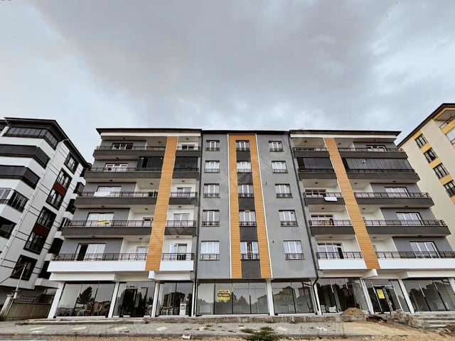 REMAX CENTRALDEN SEYRANTEPEDE EBEVEYN BANYOLU & GİYİNME ODALI