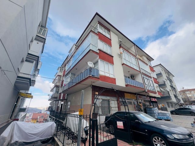 CEBECİ AYDINLAR SOKAK'TA METROYA YAKIN BAKIMLI 2+1 SATILIK DAİRE