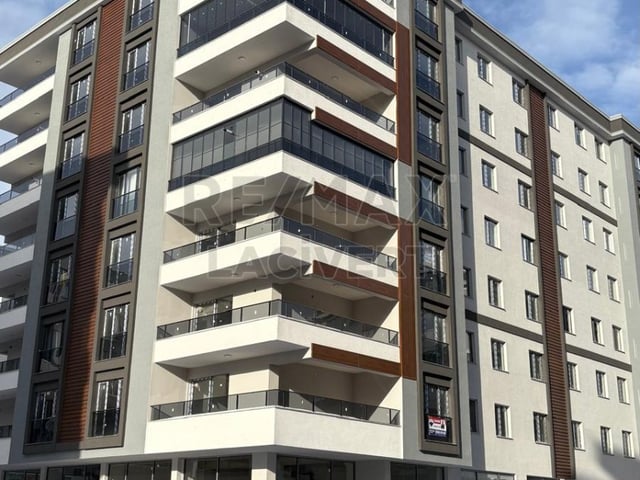 RE/MAX LACIVERT'TEN KOMBINA'DA SATILIK LÜKS 4+1 DAIRE