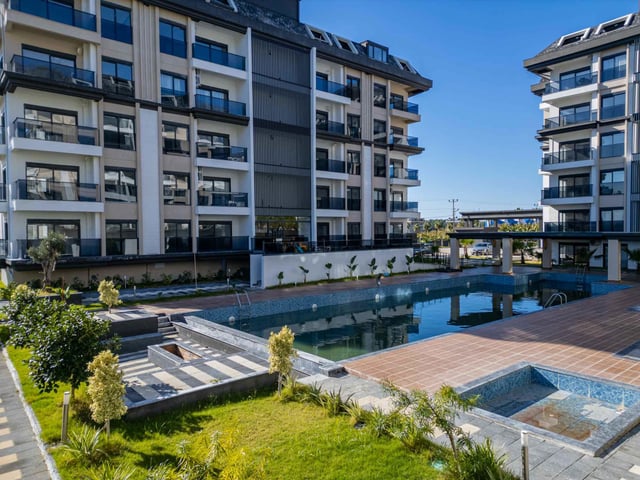 OKURCALAR ELİZ SİTESİ’NDE DENIZE 500 M  FULL AKTİVİTELİ 1+1 SATILIK DAİRE