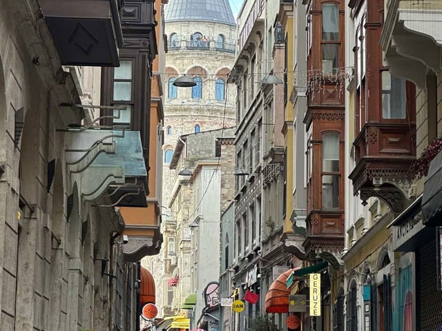 GALATA’NIN KALBİNDE 2+1 SATILIK DAİRE