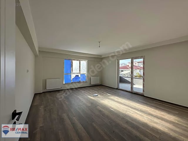 REMAX CENTRAL' KILAVUZDA KULLANIŞLI VE YENI 3+1 SITE İÇI DAIRE