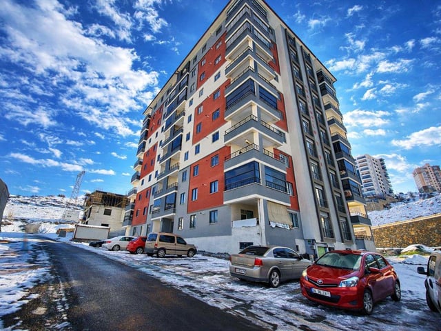 REMAX GÜNEŞ'TEN ÇÖŞNÜKTE TOPLU TAŞIMAYA YÜRÜME MESAFESI 4+1   YENI BINADA LÜKS KIRALIK DAIRE...