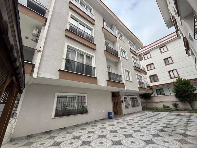 BEYLİKDÜZÜ KAVAKLI SİTE İÇİNDE KELEPİR 2+1