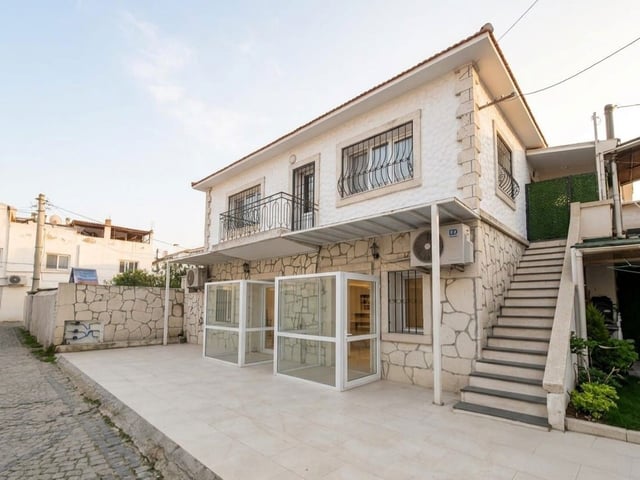 ÇEŞME MERKEZDE, MARİNAYA KOMŞU, SATILIK 1+1