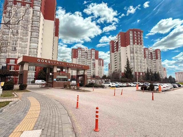 KC GÖKSU SITESINDE GÖL MANZARALI 4+1+MUTFAK KİLERLİ LÜKS SITE DAIRESI