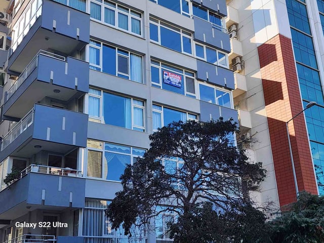 ALSANCAK DÜNYA GÖZ HAS. KARŞISI 160 M2 4. KAT 3+1 SATILIK DAIRE