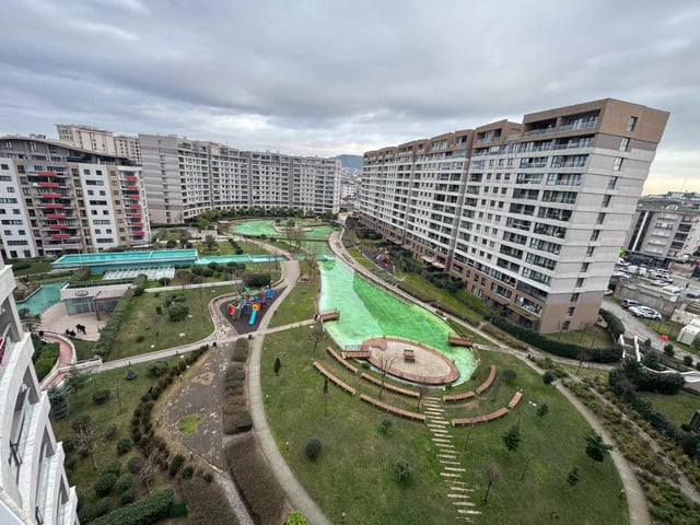 SİNPAŞ LİVA SATIŞ OFİSİ REMAX PROF SEZAİ T. 1+1 GÖLET MANZARALI