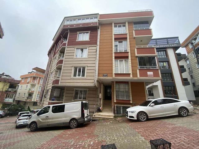 ÇEKMEKÖY MERKEZ MAHALLESİ NDE GENİŞ SATILIK 1+1 DAİRE