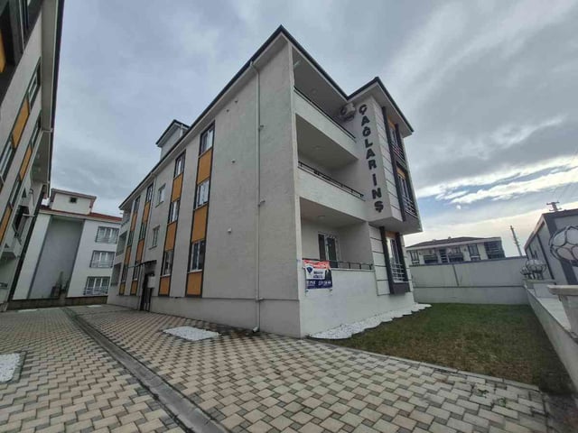 ARİFİYE'DE YÜKSEK GİRİŞ VE ARA KAT 3+1 DAİRELER