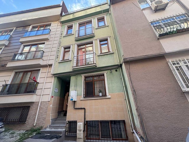 ZEYNEP KAMİL MAH. MARMARAYA YÜRÜME MESAFESİNDE1+1 SATILIK DAİRE