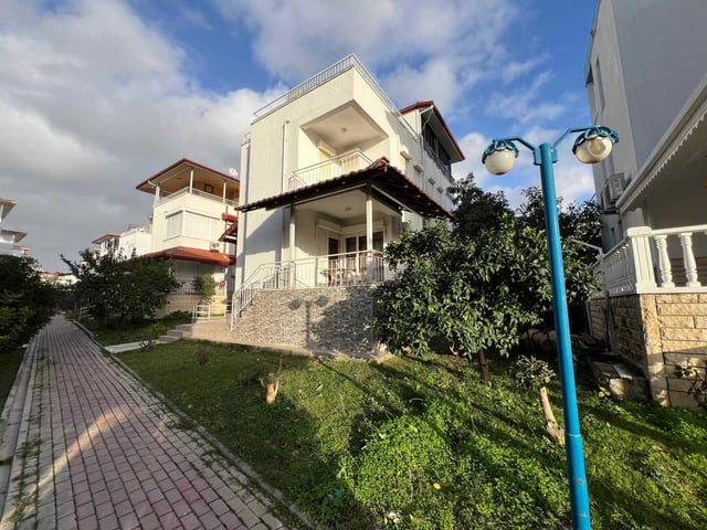 MANAVGAT KUMKÖY DE TRIPLEX 3+1 MÜSTAKIL GIRIŞ SITE IÇINDE VILLA