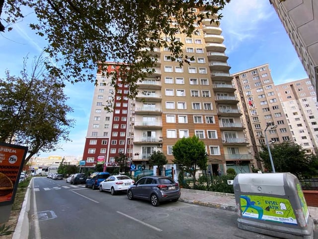 BEYLİKDÜZÜ, BARIŞ MAH MERKEZİ KONUM, GENÇ BİNADA SATILIK 3+1 DAİRE