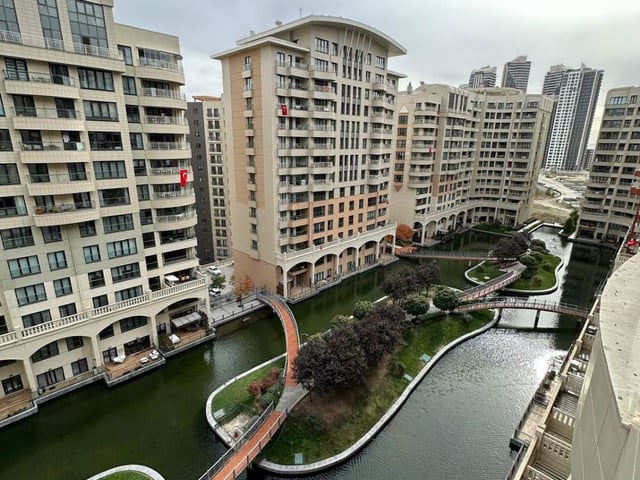 ALTINORAN SİNPAŞ GÖL EVLERİNDE 2+1 BAHÇE KATI SATILIK DAİRE