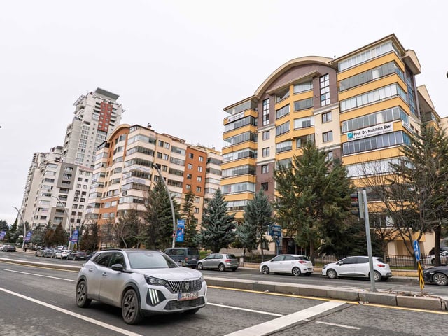 MUHSİN YAZICIOĞLU BULVARI ÜZERİNDE OFİS KULLANIMINA UYGUN GENİŞ DAİRE