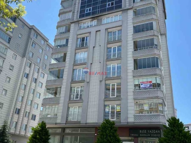 REMAX KUZEY'DEN CAĞALOĞLU'NA CEPHE 4+1 SİTE İÇİNDE KİRALIK DAİRE
