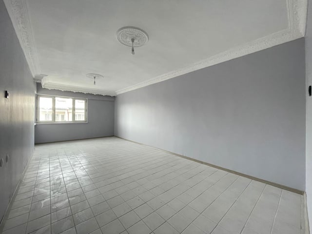 RE/MAX CENTRAL'DAN AKDEĞİRMEN MAH. ARAKAT BAKIMLI 3+1 KİRALIK