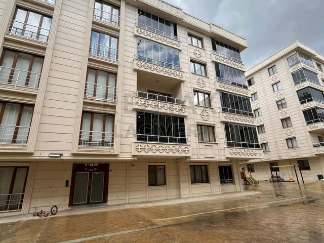 RE/MAX LACIVERT'TEN ETÜ YOLUN'DA SATILIK 2+1 DAIRE