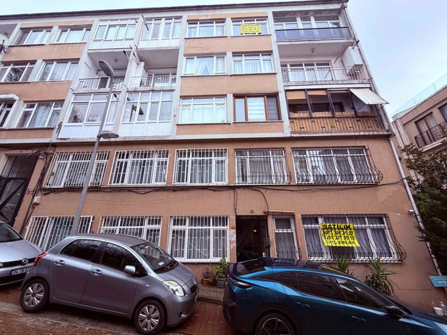 BEŞIKTAŞ’IN KALBINDE, ESKI KONAK SOKAK’TA SATILIK FIRSAT DAİRE