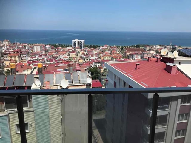 TEYYAREDÜZÜ ZIRVE KONUTLARI’NDA DENIZ MANZARALI, GENIŞ 3+1 SATILIK DAIRE