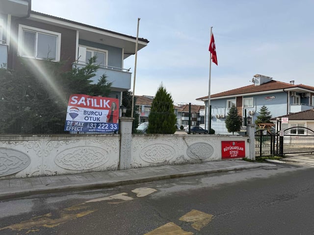 SERDİVAN KÖPRÜBAŞI MAH. BÜYÜKARSLAN SİTESİ 3+1 BOŞ SATILIK DAİRE