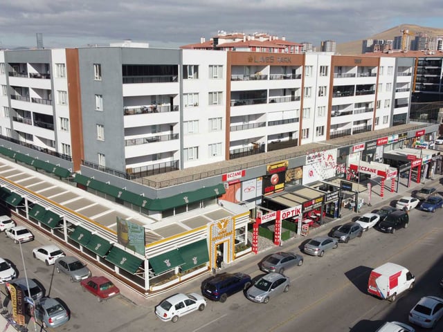 HASTANE METRO KARŞISINDA KIRALIK ÖN CEPHE 2+1 DAIRE