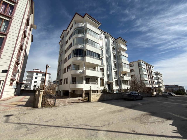 REMAX DOĞU'DAN ÇAYDAÇIRA MAH. MERKEZİ LOKASYONDA 4+1 GENİŞ DAİRE