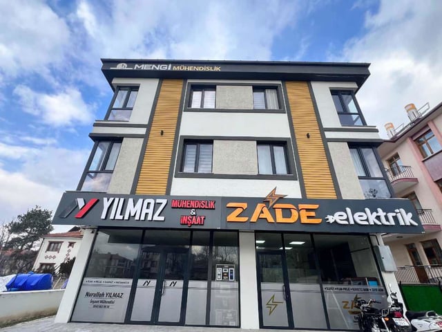 REMAX DEM'DEN MERKEZDE KİRACILI SATILIK 2+0 FIRSAT DAİRE