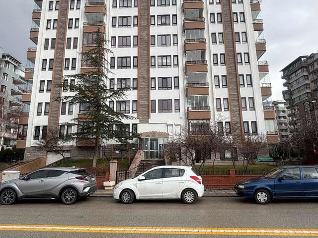 ÇUKURAMBARDA MERKEZI KONUMDA 4+1 FERAH SATILIK DAIRE