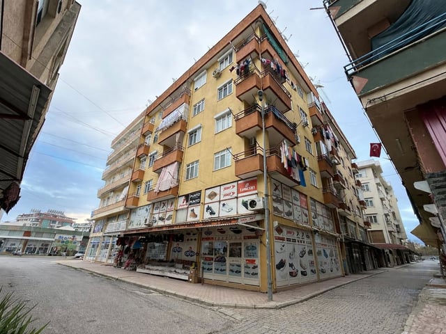 MERKEZDE GÜNEY CEPHELİ GENİŞ 2+1 AYRI MUTFAKLI DAİRE
