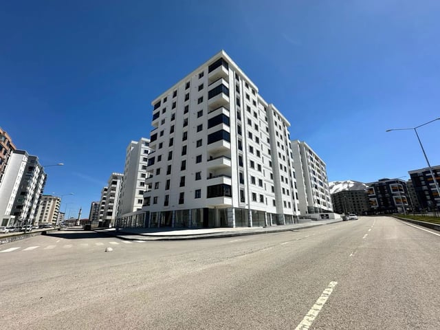 REMAX İLKE'DEN YILDIZKENT CİHAN GRUP'TA 4+1 KİRALIK LÜX DAİRE