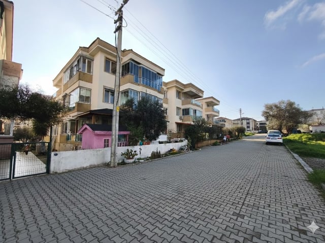 YENİFOÇA'DA BAHÇE KEYFİ SUNAN MÜSTAKİL TADINDA DAİRE
