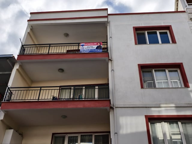 MENEMEN ISMET INÖNÜ MAH. DOĞALGAZLI, GENIŞ, AILE APARTMANINDA KIRALIK 3+1 DAIRE