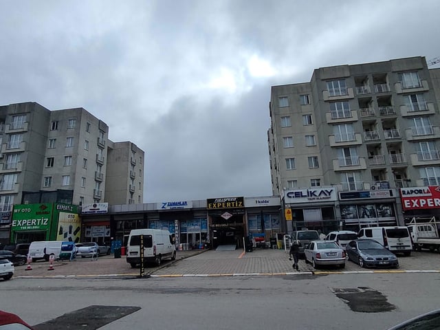 SULTANBEYLLI M.AKIF MAHALLESINDE OTOBAN CEPHELI 3+1 DAIREMIZ SATILIKTIR.