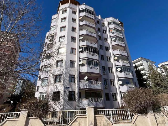 REMAX DOĞUDAN SÜRSÜRÜ MAH.ÇIRAĞAN SİTESİNDE 4+1 LÜX DAİRE