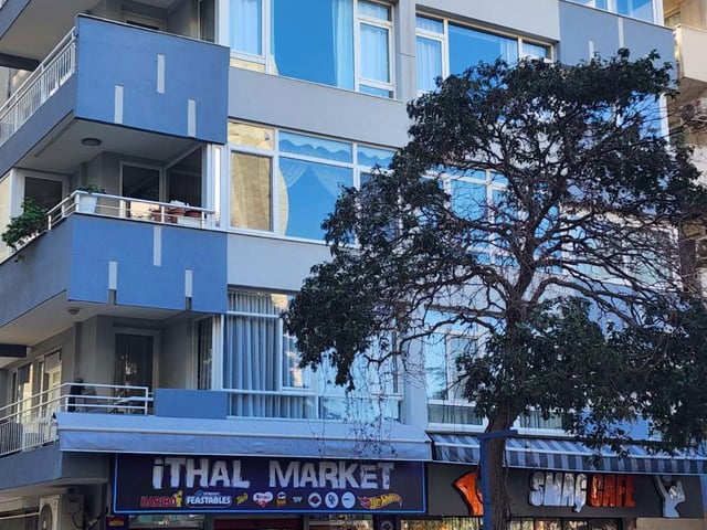 ALSANCAK ATATÜRK VOLEYBOL SALONU KARŞISI 160 M2 4. KAT 3+1 SATILIK FIRSAT DAIRE