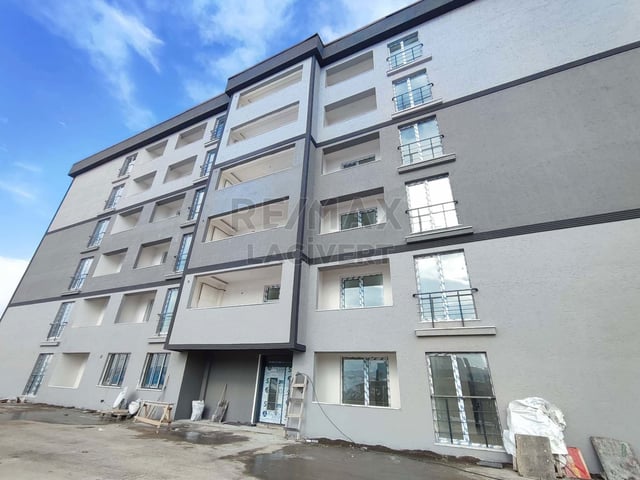 RE/MAX LACİVERT'TEN KOMBİNA'DA SATILIK 3+1 DAİRE