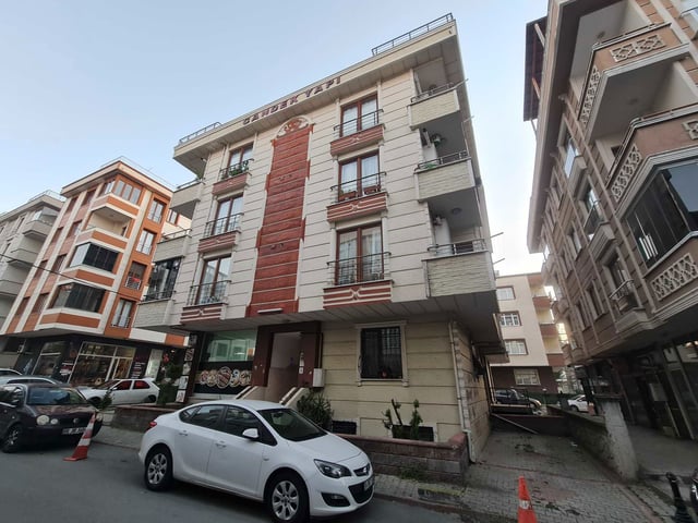 SARIGAZI METROYA 200MT! HEMEN TAŞINMAYA UYGUN BOŞ YENI DAIRE %