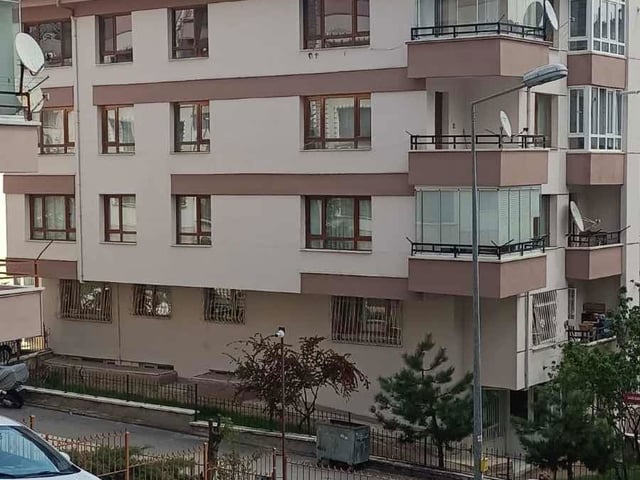 ÖVEÇLER HUZUR MAHALLESINDE KÖŞE BINADA SATILIK 4+1 DAIRE