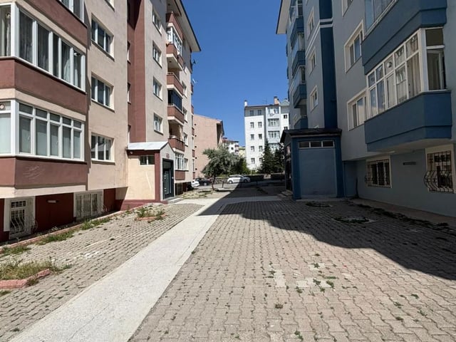 REMAX İLKE'DEN YILDIZKENT MERKEZ'DE 3+1 SATILIK BODRUM DAİRE