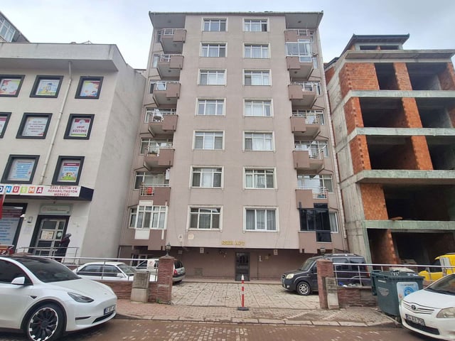 İZMİT MERKEZDE FULL EŞYALI 3+1 ARAKAT KİRALIK DAİRE