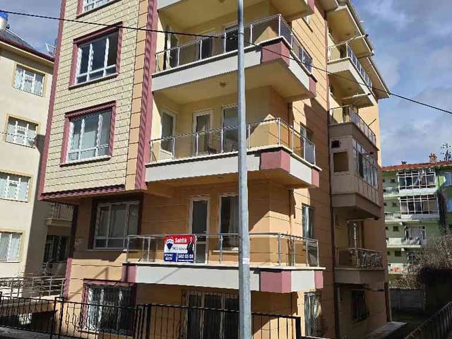 *CUMHURİYET MAH. MERKEZİ KONUMDA SATILIK 3+1 GENİŞ DAİRE*