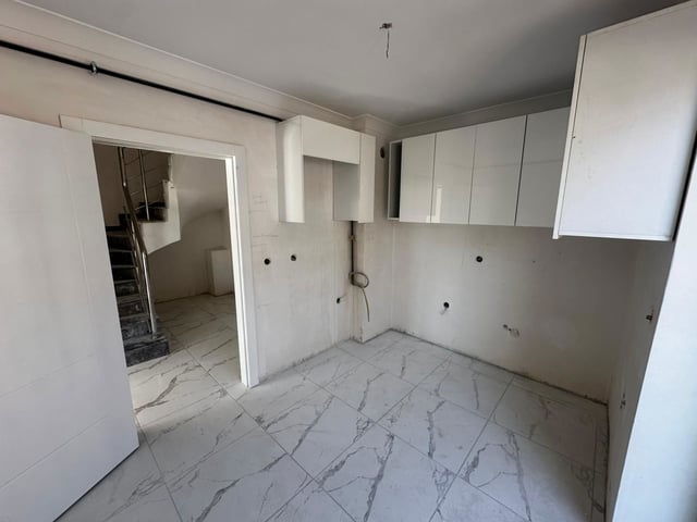 SEYRANBAĞLARI'NDA SATILIK 4+1 DUBLEKS DAIRE, 140M², SIFIR BINA